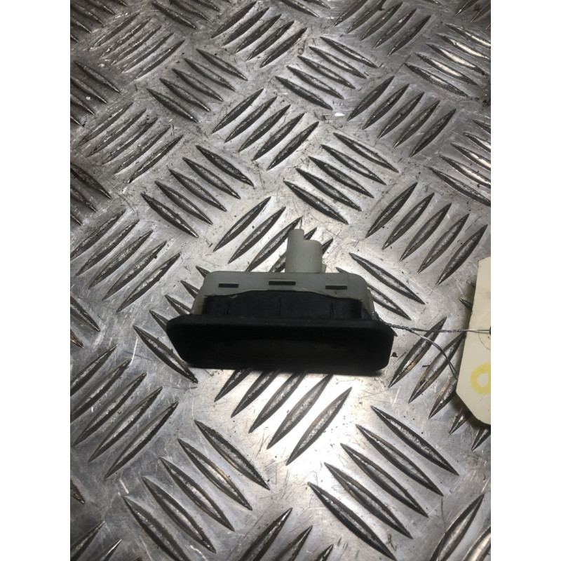 Bouton de coffre Renault CLIO 1.5 ENERGY DCI - 75 d’occasion