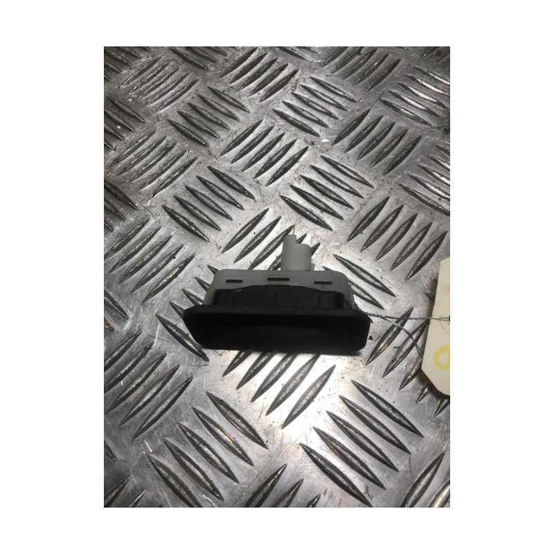 Bouton de coffre Renault CLIO 1.5 ENERGY DCI - 75 d’occasion