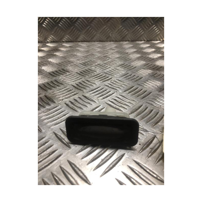 Bouton de coffre Renault CLIO 1.5 ENERGY DCI - 75 d’occasion
