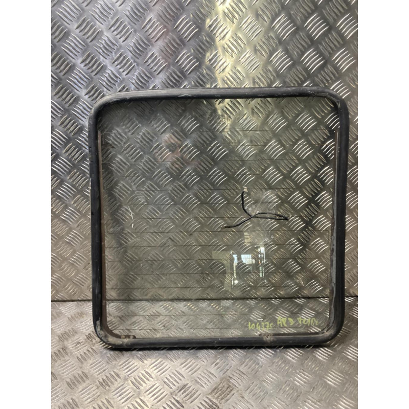 Vitre porte coffre droit RENAULT TRAFIC 1 PHASE 3 d’occasion