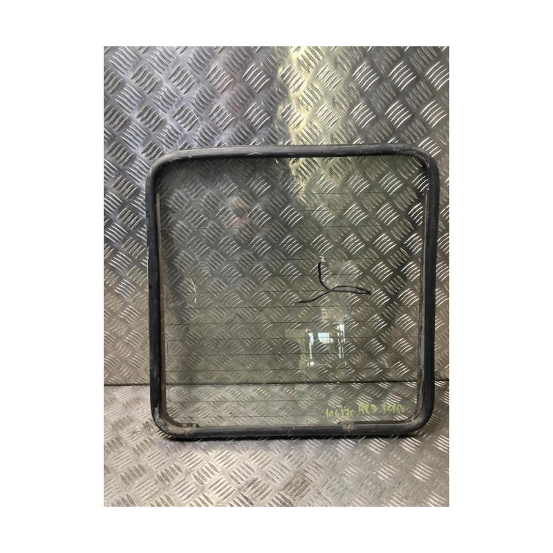 Vitre porte coffre droit RENAULT TRAFIC 1 PHASE 3 d’occasion
