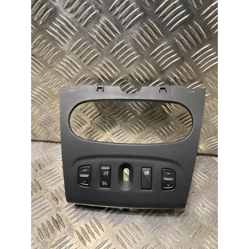 Interrupteur de leve vitre avant gauche DACIA SANDERO 2 PHASE 1 d’occasion