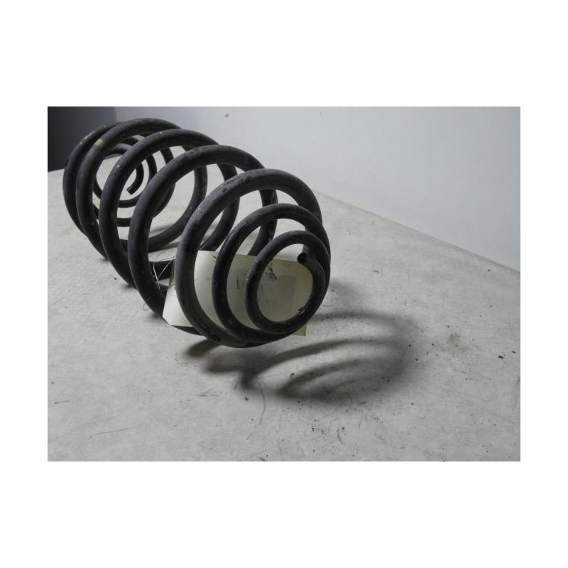 Ressort de suspension arriere droit RENAULT KANGOO 2 PHASE 1 d’occasion