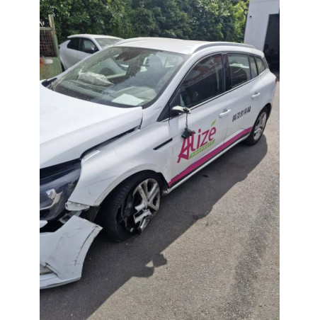 Feu arriere stop central RENAULT MEGANE 4 PHASE 1 BREAK d’occasion