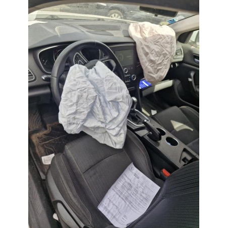 Feu arriere stop central RENAULT MEGANE 4 PHASE 1 BREAK d’occasion