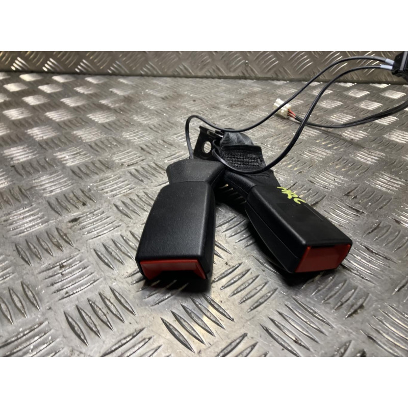 Attache ceinture arriere droit CITROEN C4 CACTUS d’occasion