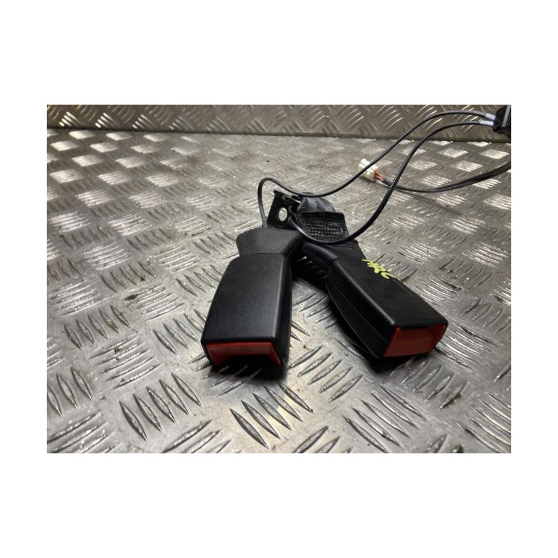 Attache ceinture arriere droit CITROEN C4 CACTUS d’occasion