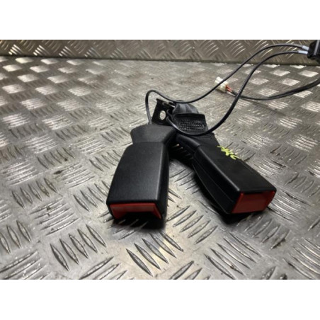 Attache ceinture arriere droit CITROEN C4 CACTUS d’occasion