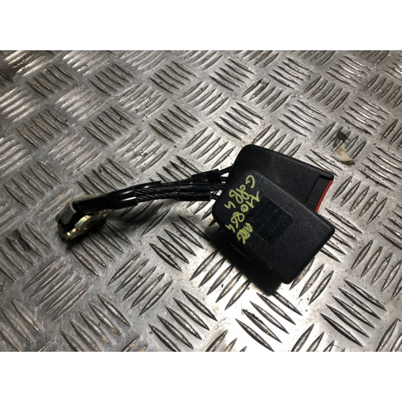 Attache ceinture arriere centrale VOLKSWAGEN GOLF 4 d’occasion