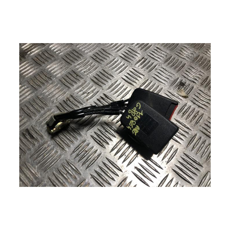 Attache ceinture arriere centrale VOLKSWAGEN GOLF 4 d’occasion