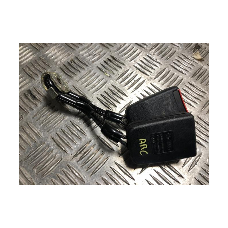 Attache ceinture arriere centrale VOLKSWAGEN GOLF 4 d’occasion