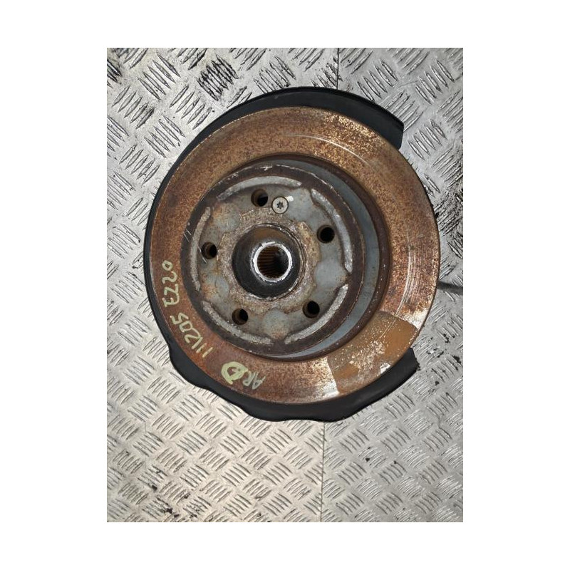 Fusee arriere droit MERCEDES CLASSE E 211 PHASE 2 d’occasion