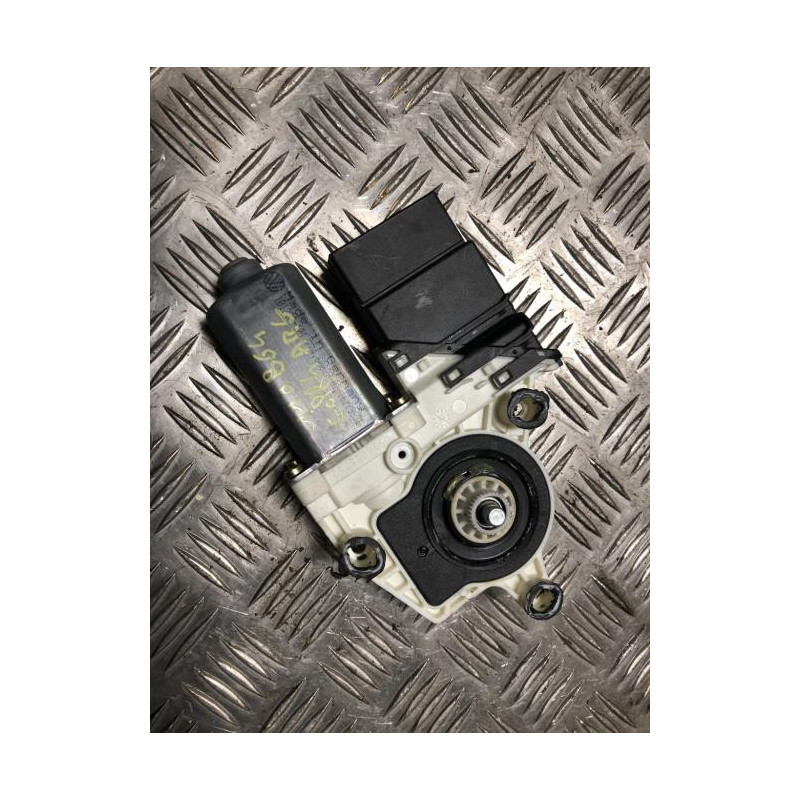 Moteur leve vitre arriere gauche VOLKSWAGEN GOLF 4 d’occasion