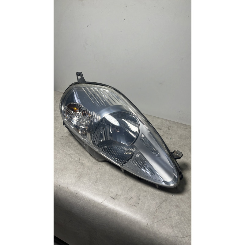 Optique avant principal droit (feux)(phare) FIAT GRANDE PUNTO d’occasion