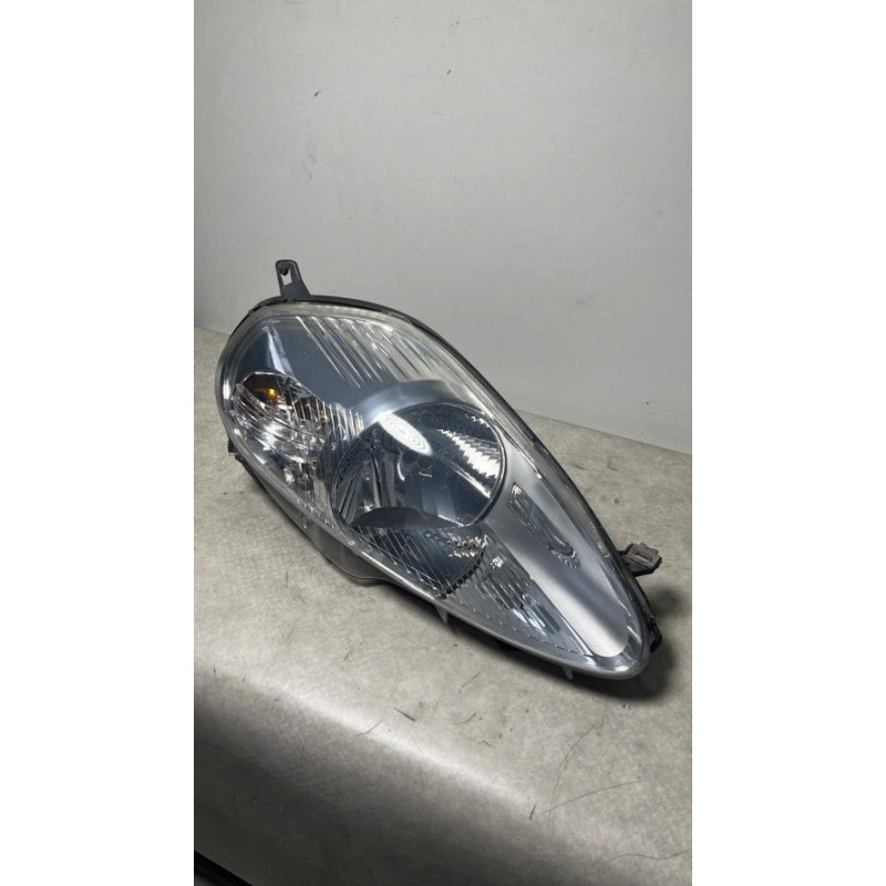 Optique avant principal droit (feux)(phare) FIAT GRANDE PUNTO d’occasion