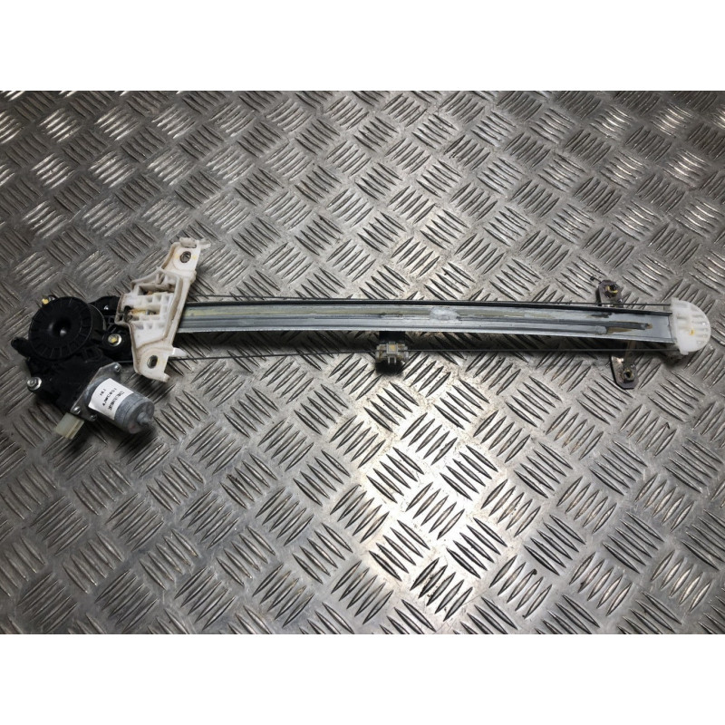 Leve vitre electrique avant droit SUZUKI BALENO 2 d’occasion