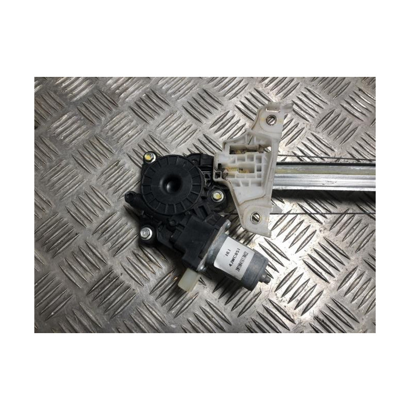Leve vitre electrique avant droit SUZUKI BALENO 2 d’occasion