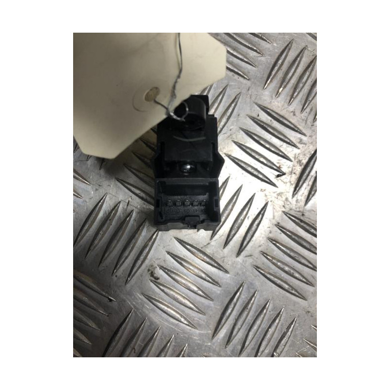 Interrupteur de leve vitre avant droit SUZUKI BALENO 2 d’occasion