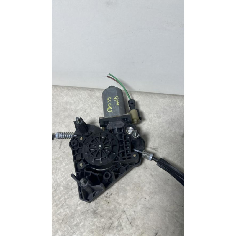 Leve vitre electrique avant droit RENAULT CLIO 2 PHASE 1 d’occasion