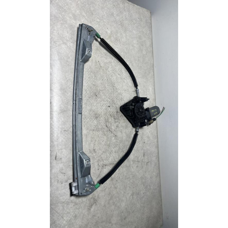 Leve vitre electrique avant droit RENAULT CLIO 2 PHASE 1 d’occasion