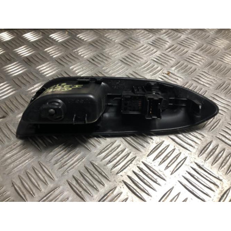 Interrupteur de leve vitre arriere droit NISSAN JUKE 1 PHASE 2 d’occasion