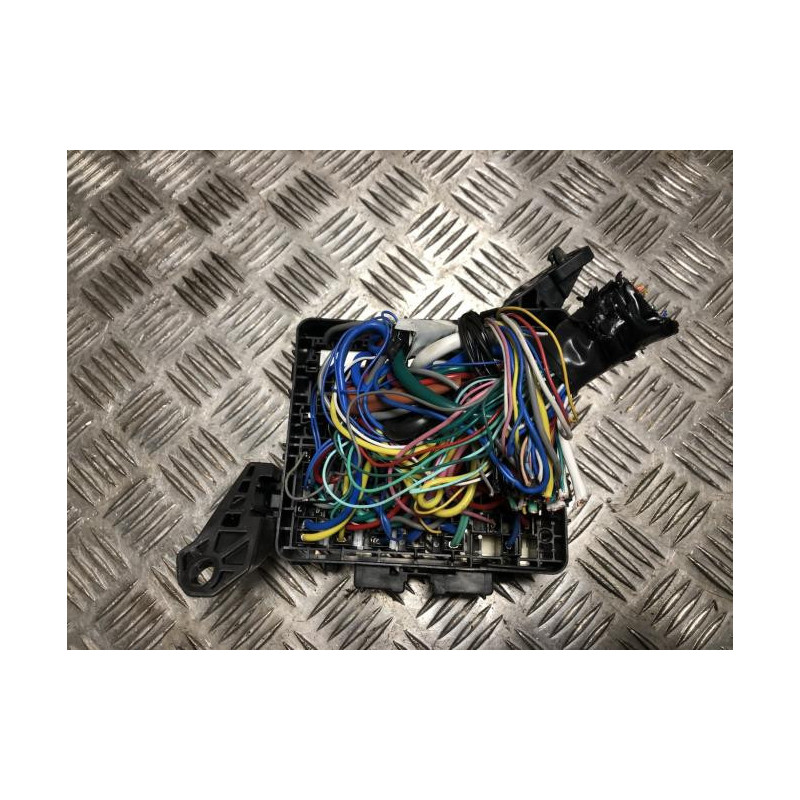 Porte fusible SUZUKI BALENO 2 d’occasion