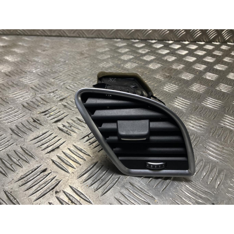 Aerateur tableau de bord avant droit AUDI A4 3 ALLROAD BREAK d’occasion