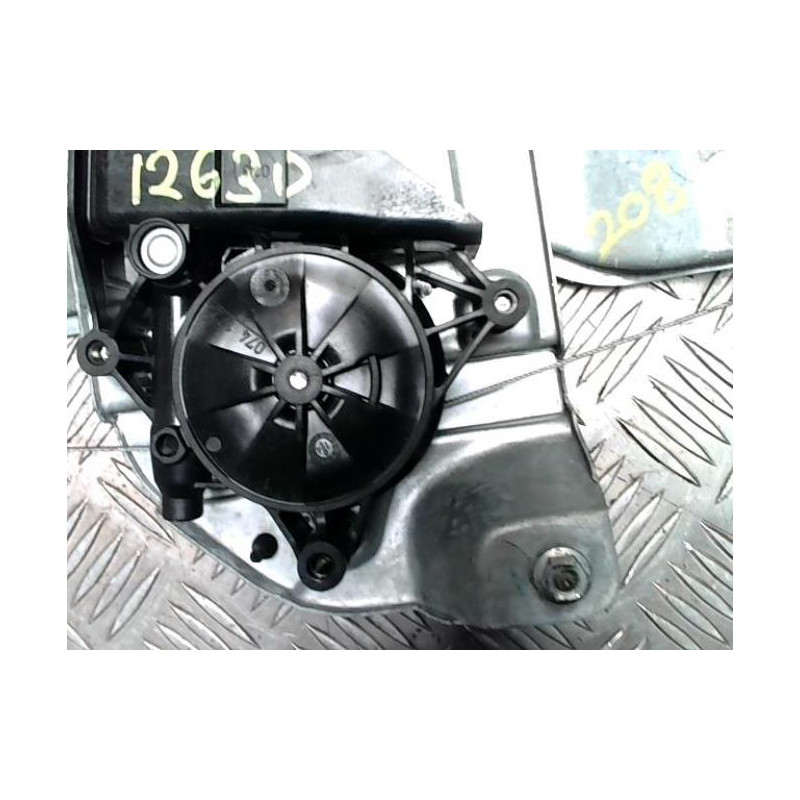 Leve vitre electrique avant droit PEUGEOT 208 1 PHASE 1 d’occasion