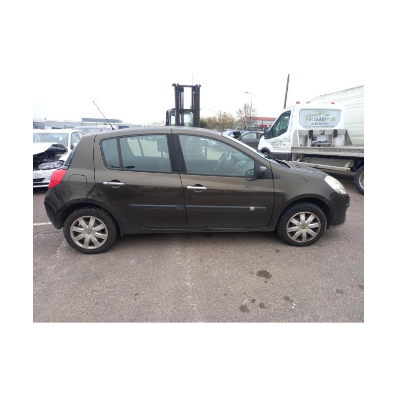 Feu arriere principal droit (feux) RENAULT CLIO 3 PHASE 1 d’occasion