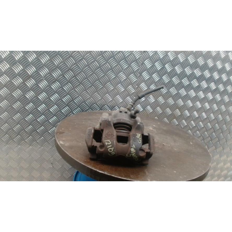 Etrier avant droit (freinage) RENAULT TWINGO 3 PHASE 1 d’occasion