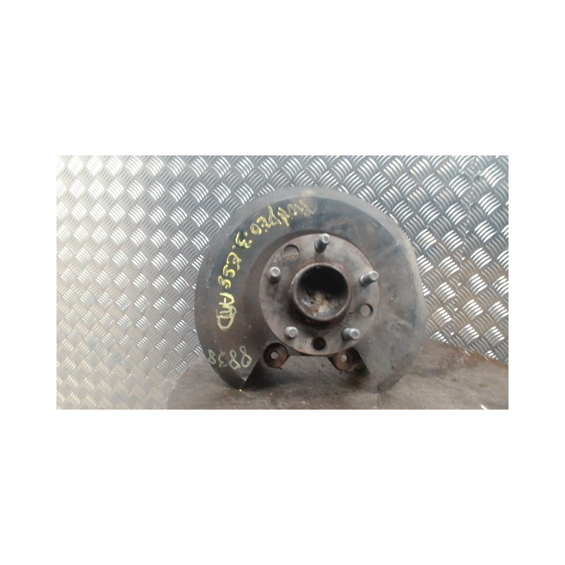 Moyeu arriere droit FORD MONDEO 3 PHASE 1 BREAK d’occasion