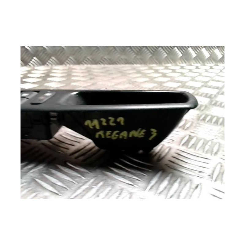 Interrupteur de leve vitre avant gauche RENAULT MEGANE 3 PHASE 2 d’occasion