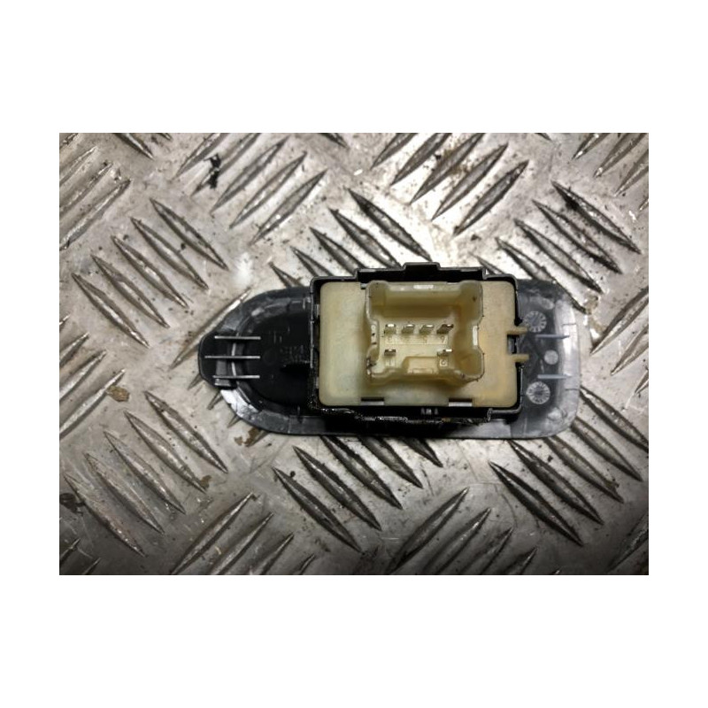 Interrupteur de leve vitre arriere droit DACIA DUSTER 1 PHASE 2 d’occasion