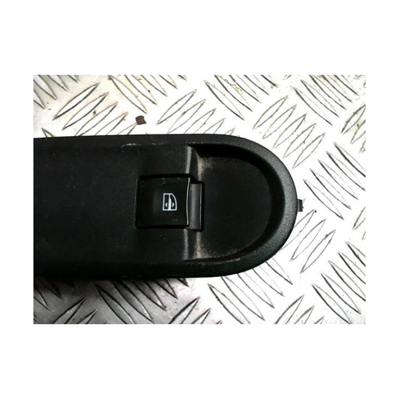 Interrupteur de leve vitre avant droit DACIA DUSTER 1 PHASE 2 d’occasion
