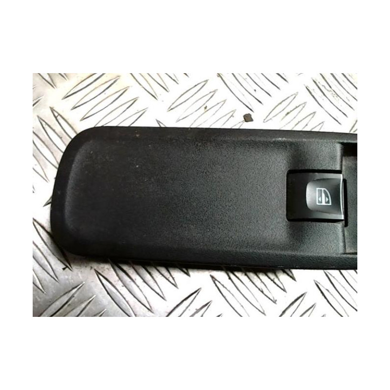 Interrupteur de leve vitre avant droit DACIA DUSTER 1 PHASE 2 d’occasion