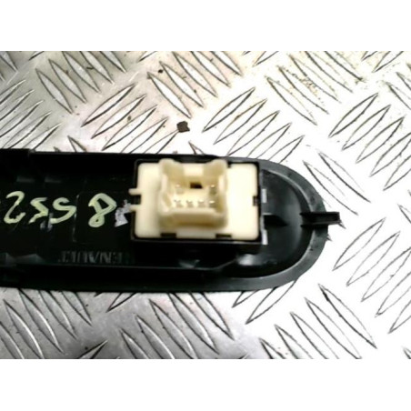 Interrupteur de leve vitre avant droit DACIA DUSTER 1 PHASE 2 d’occasion