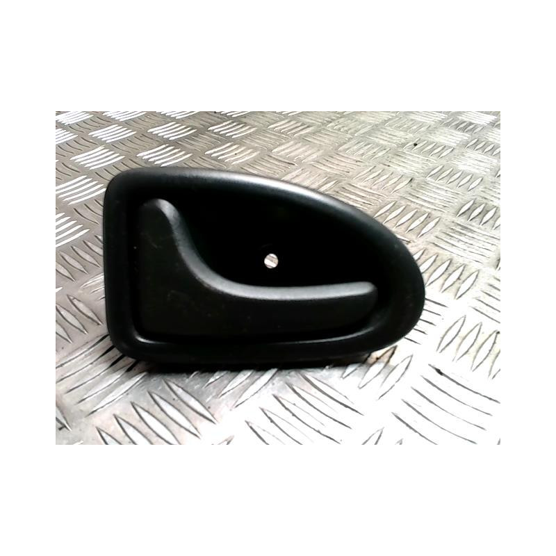 Poignee interieur avant gauche RENAULT CLIO 2 PHASE 2 d’occasion