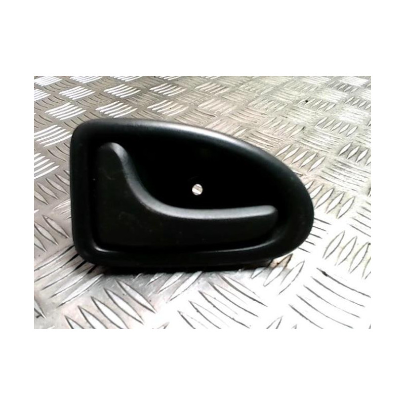 Poignee interieur avant gauche RENAULT CLIO 2 PHASE 2 d’occasion