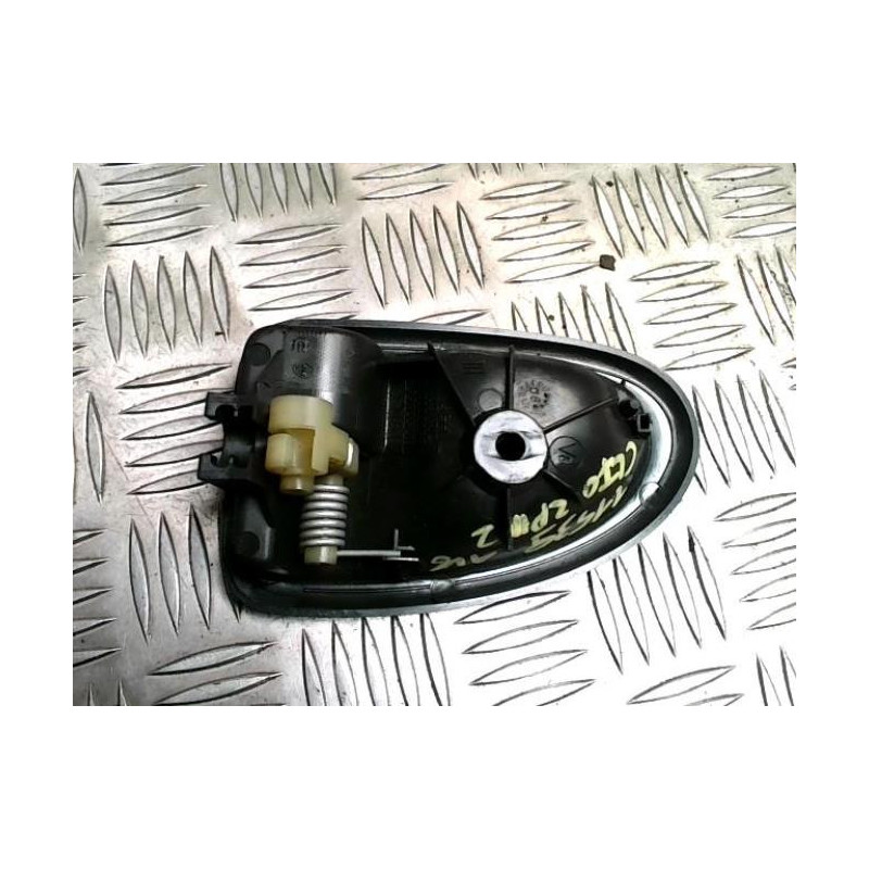 Poignee interieur avant gauche RENAULT CLIO 2 PHASE 2 d’occasion
