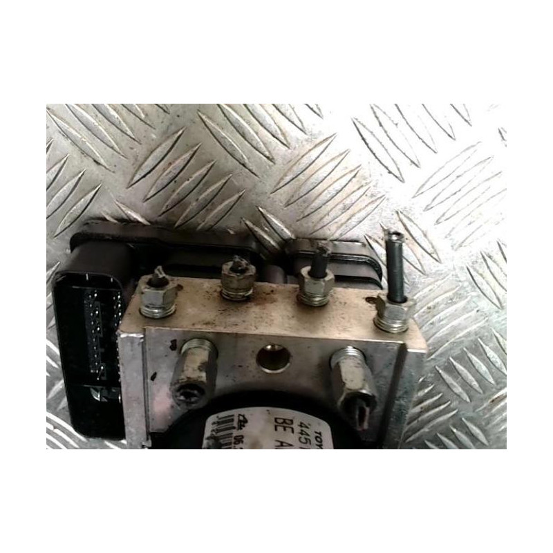 Bloc ABS (freins anti-blocage) TOYOTA YARIS 2 PHASE 2 d’occasion