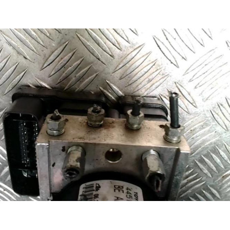 Bloc ABS (freins anti-blocage) TOYOTA YARIS 2 PHASE 2 d’occasion