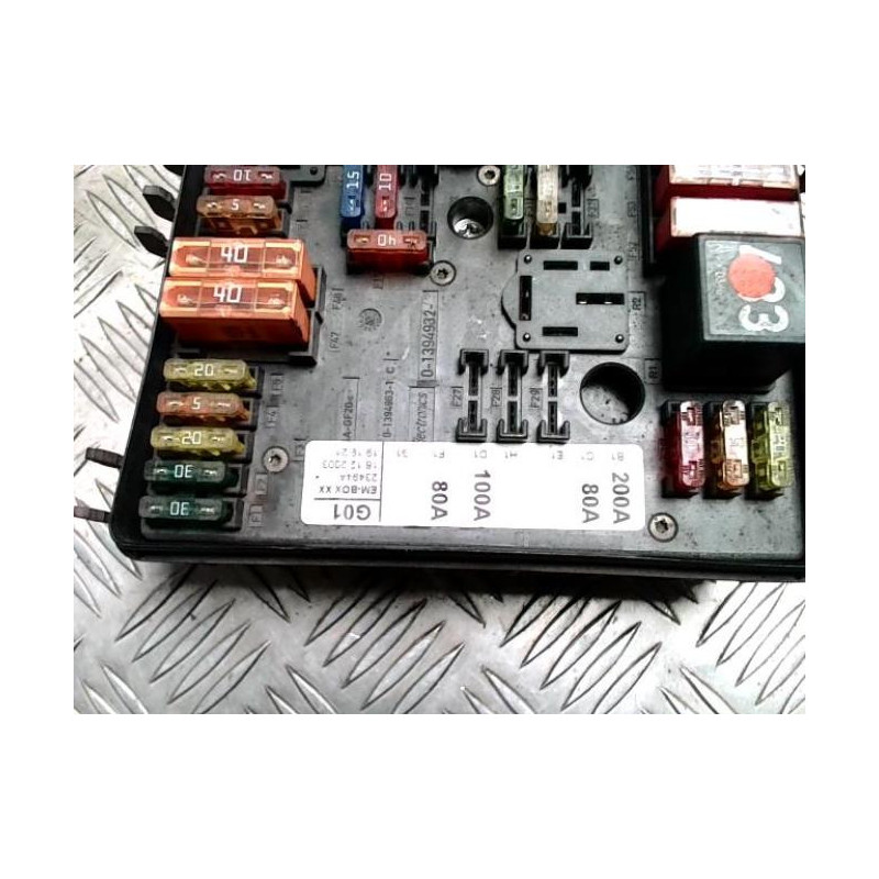 Porte fusible VOLKSWAGEN GOLF 5 d’occasion