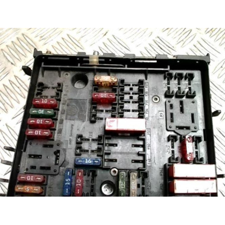 Porte fusible VOLKSWAGEN GOLF 5 d’occasion
