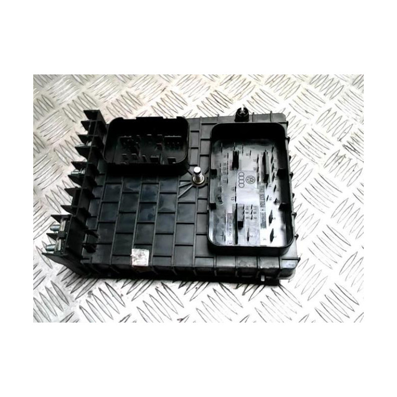 Porte fusible VOLKSWAGEN GOLF 5 d’occasion