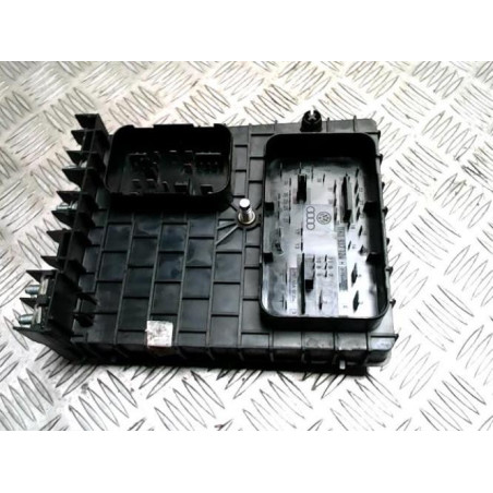 Porte fusible VOLKSWAGEN GOLF 5 d’occasion