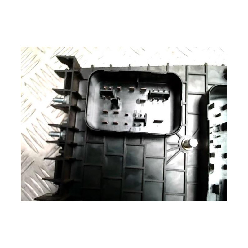 Porte fusible VOLKSWAGEN GOLF 5 d’occasion