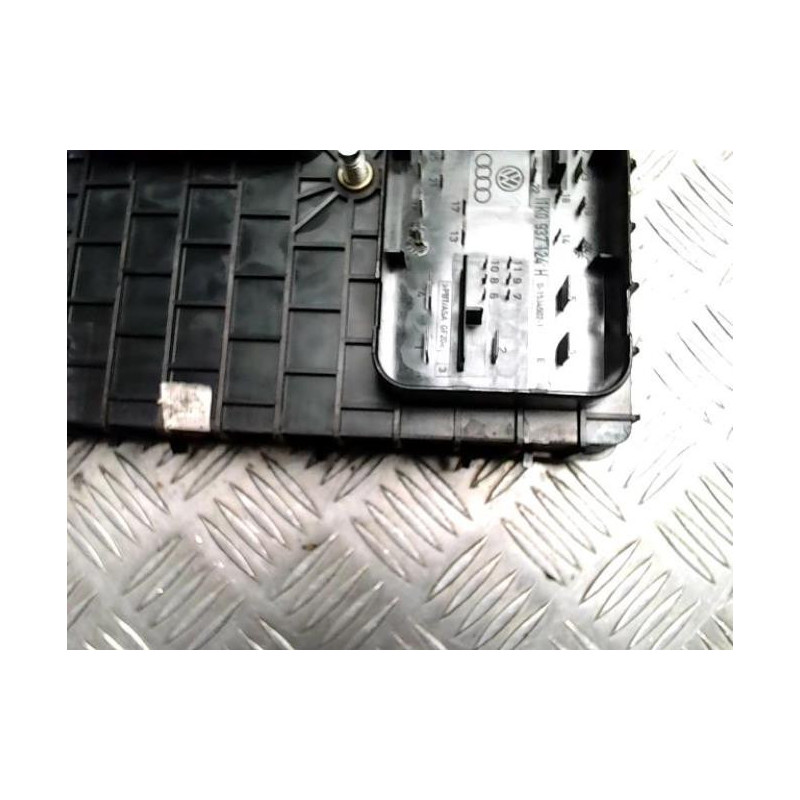 Porte fusible VOLKSWAGEN GOLF 5 d’occasion