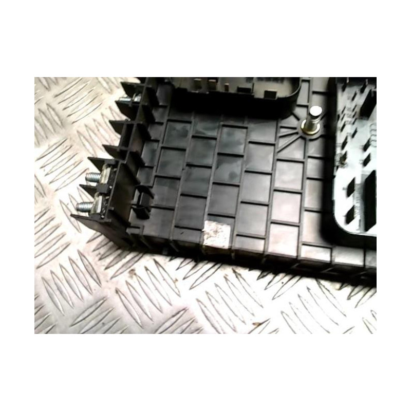 Porte fusible VOLKSWAGEN GOLF 5 d’occasion
