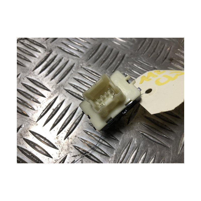 Interrupteur de leve vitre avant droit RENAULT CLIO 4 PHASE 2 d’occasion