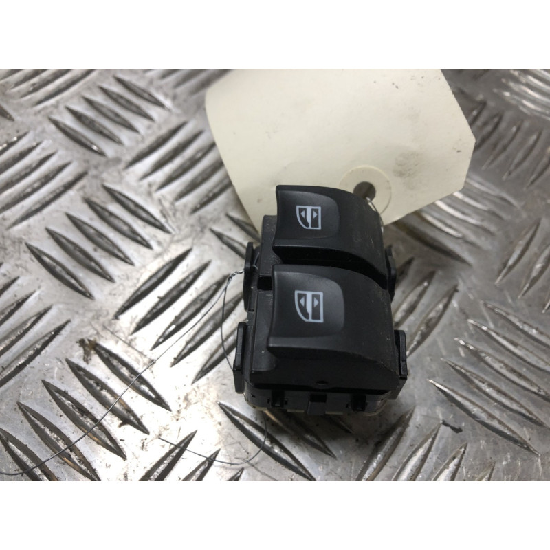 Interrupteur de leve vitre avant gauche RENAULT CLIO 4 PHASE 2 d’occasion